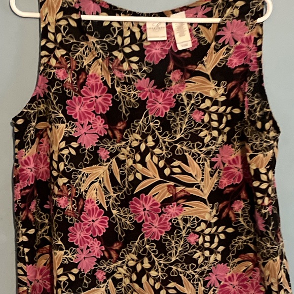 Emma James Tops - SELLING EMMA JAMES TOP FOR WOMEN SIZE 14 FLORAL COLOR SLEEVELESS PRE-OWNED— USED